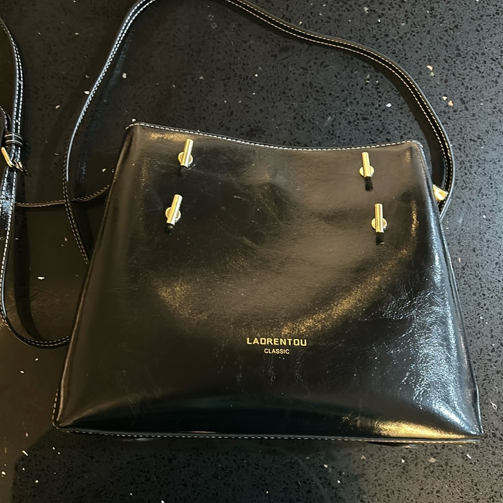 NWOT Ladrentou Classic Crossbody
